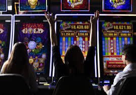 Berbagai kategori permainan rsnok termasuk slot, live dealer, dan sportsbook tersedia di platform
